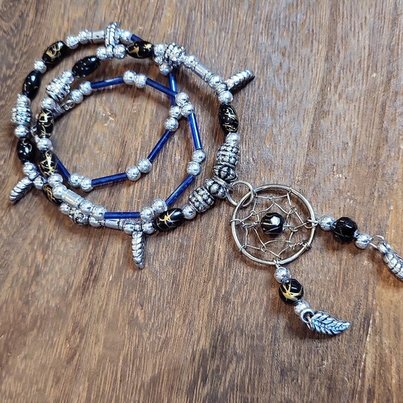 Vintage Lightweight Dreamcatcher Pendant Beaded Necklace, Barrel Closure - Picture 6 of 8